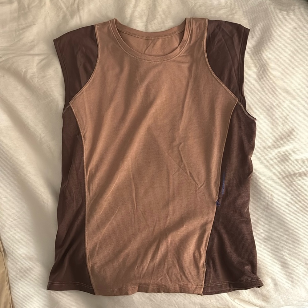 Lululemon tshirt - hiking collection